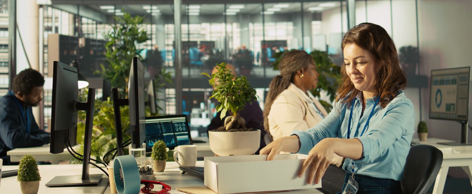 Equipe corporativa em ambiente de trabalho colaborativo